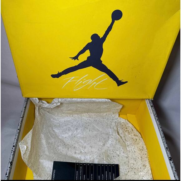 Size 8 - Nike Air Jordan 4 Retro Lightning 2021 Men's Shoes - Picture 9 of 9